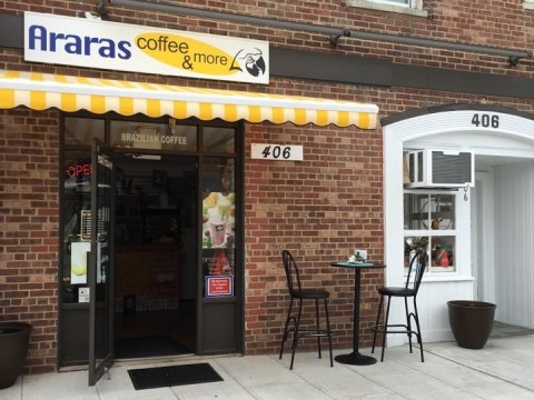 O café Araras serve iguarias tipicamente brasileiras nos EUA