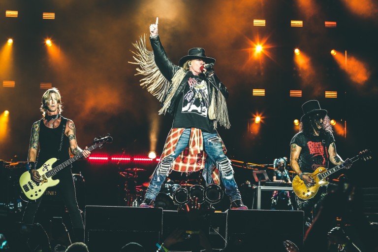 Guns N' Roses processa loja de armas no Texas por uso de nome sem autorização
