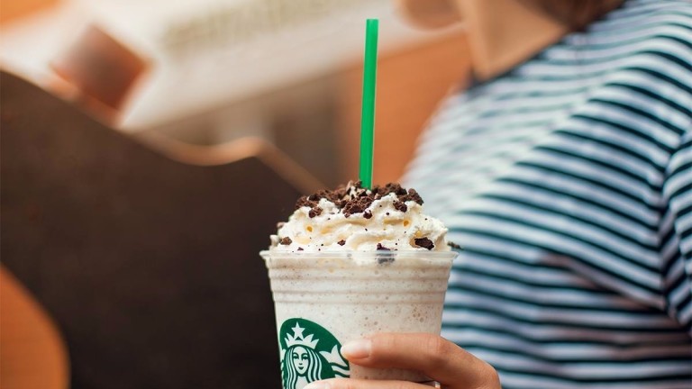 O frappuccino sabor Cookies & Cream do Starbucks  