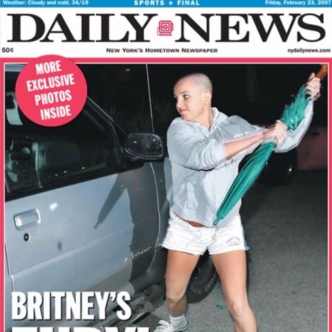 Britney Spears durante um ataque de fúria 