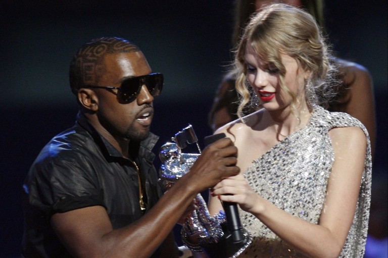 Ligação completa que gerou polêmica entre Taylor Swift e Kanye West vaza na internet