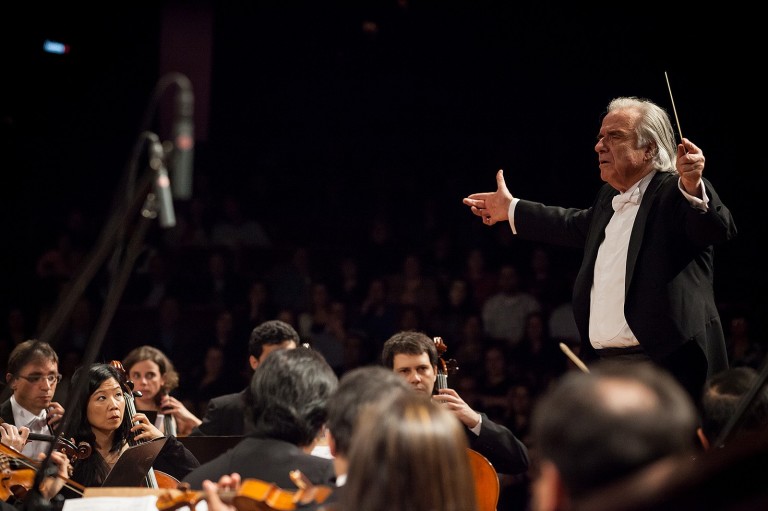 Com João Carlos Martins, orquestra toca no Theatro Municipal; veja mais concertos 