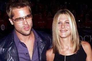 O ator Brad Pitt com a mulher, a atriz Jennifer Aniston, em 2001