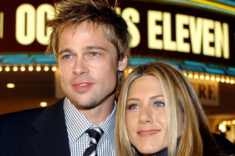 O ator Brad Pitt com a atriz Jennifer Aniston, em 2001