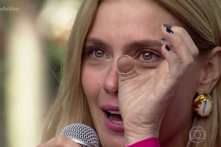 Carolina Dieckmann chora ao rever cena com Domingos Montagner: 'Não tenho condições'