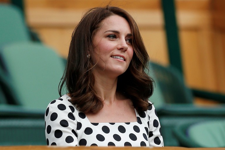 Kate Middleton aparece com novo look na abertura de Wimbledon 