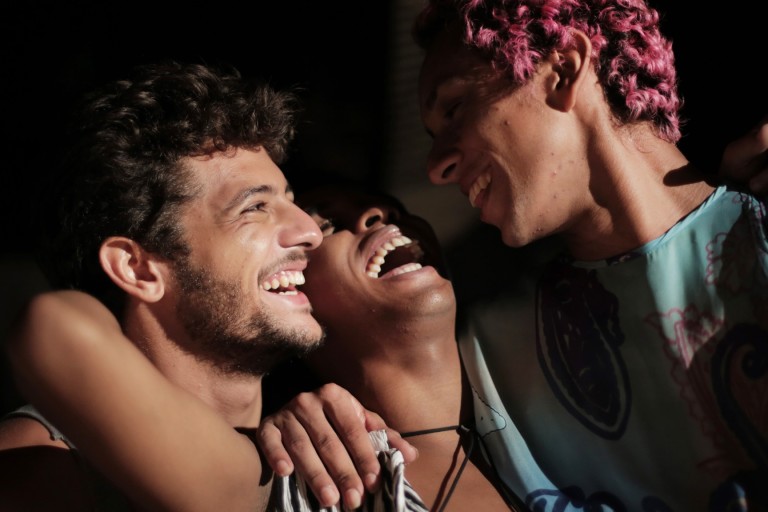 'Corpo Elétrico' aborda universo 'queer' e explora sexualidade