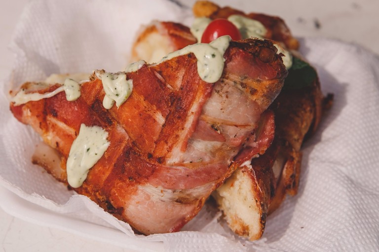 Festival do Bacon tem sanduíches, churros e milk-shakes preparados com o ingrediente