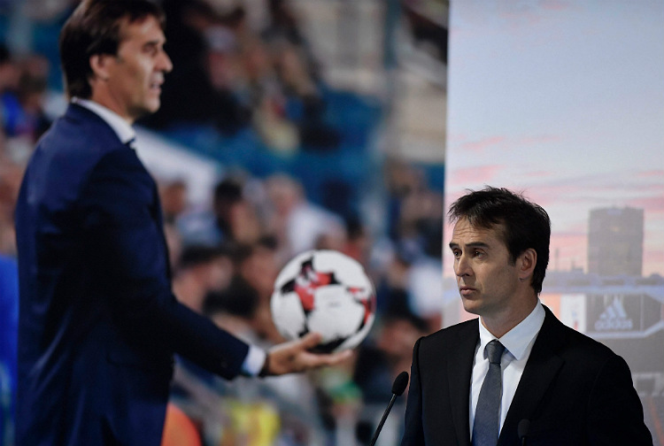 Real Madrids newly appointed coach Julen Lopetegui gives a speech during his official presentation at the Santiago Bernabeu stadium in Madrid on June 14, 2018. Just a day after he was sacked on the eve of the World Cup, former Spain coach Julen Lopetegui arrived in Madrid to be officially presented as Real Madrid's new manager. / AFP PHOTO / OSCAR DEL POZO