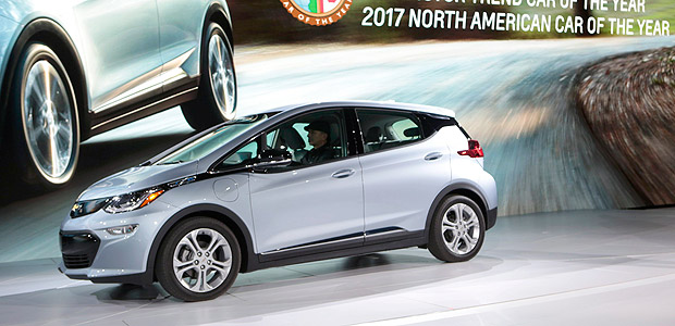 A 2018 Chevrolet Bolt EV is introduced during the North American International Auto Show in Detroit, Michigan, U.S., January 9, 2017. REUTERS/Rebecca Cook ORG XMIT: DET22